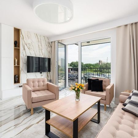 Esencja Apartments With Free Parking Garbary 104 By Noclegi Renters Poznań Exteriör bild