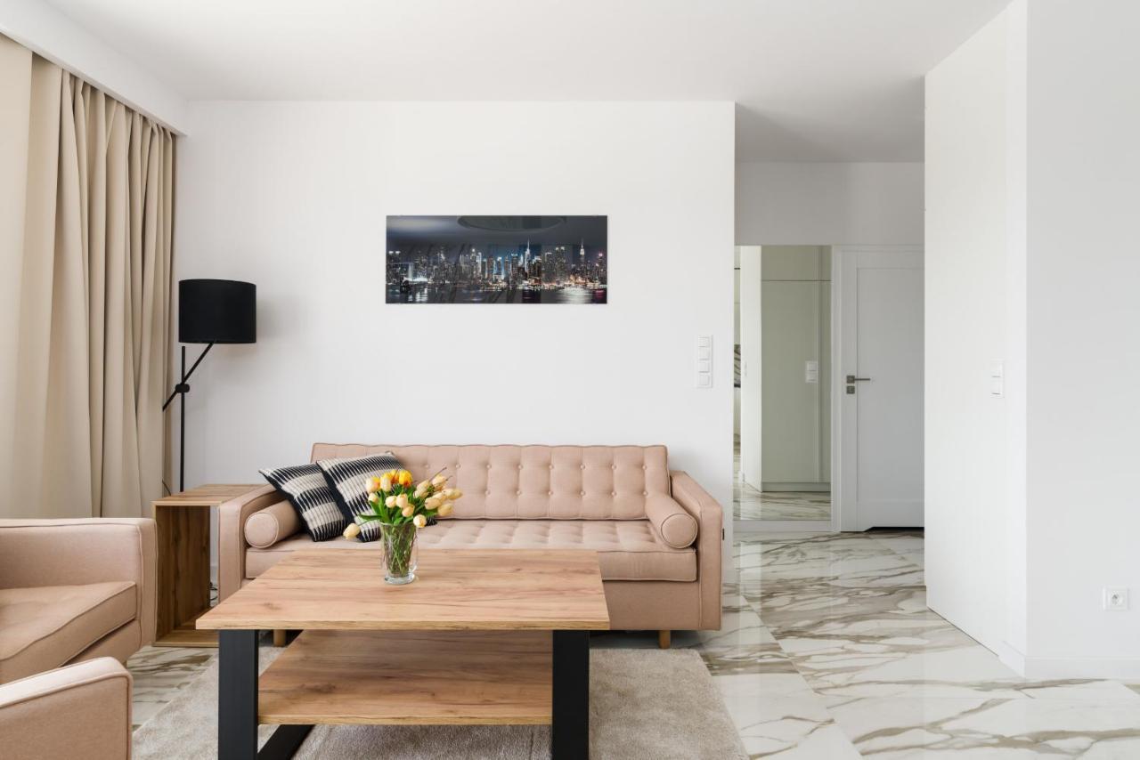 Esencja Apartments With Free Parking Garbary 104 By Noclegi Renters Poznań Exteriör bild