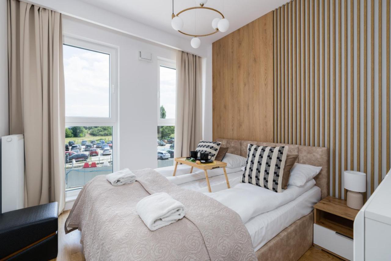 Esencja Apartments With Free Parking Garbary 104 By Noclegi Renters Poznań Exteriör bild