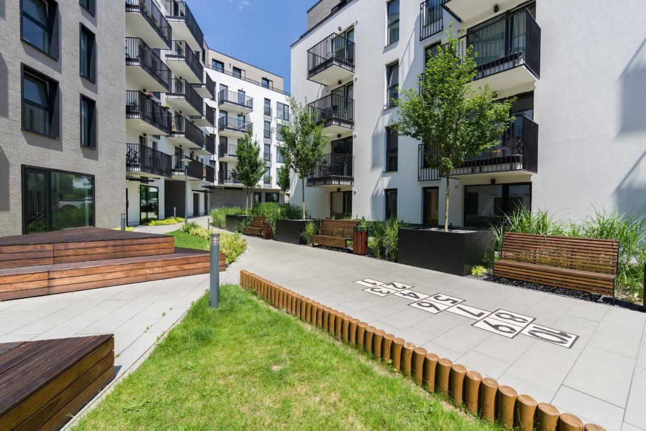 Esencja Apartments With Free Parking Garbary 104 By Noclegi Renters Poznań Exteriör bild