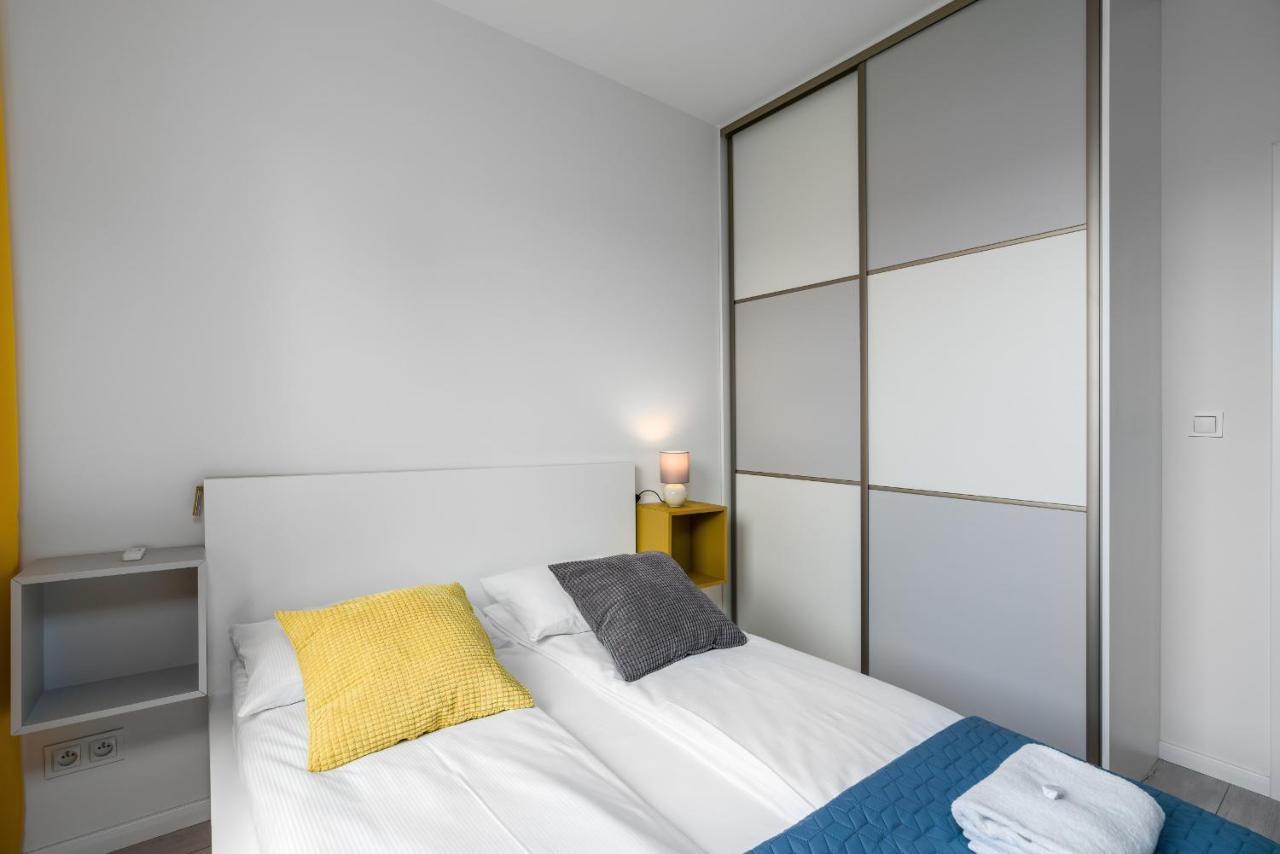Esencja Apartments With Free Parking Garbary 104 By Noclegi Renters Poznań Exteriör bild