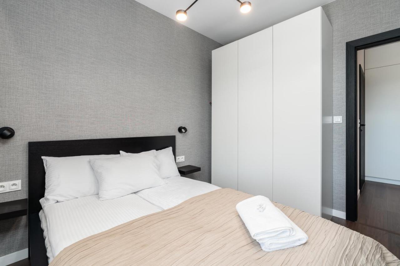 Esencja Apartments With Free Parking Garbary 104 By Noclegi Renters Poznań Exteriör bild