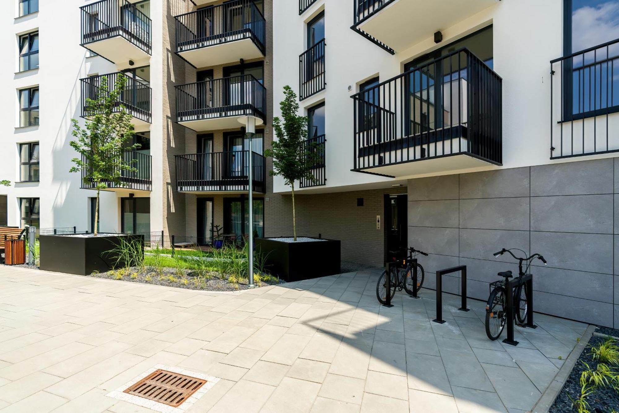 Esencja Apartments With Free Parking Garbary 104 By Noclegi Renters Poznań Exteriör bild