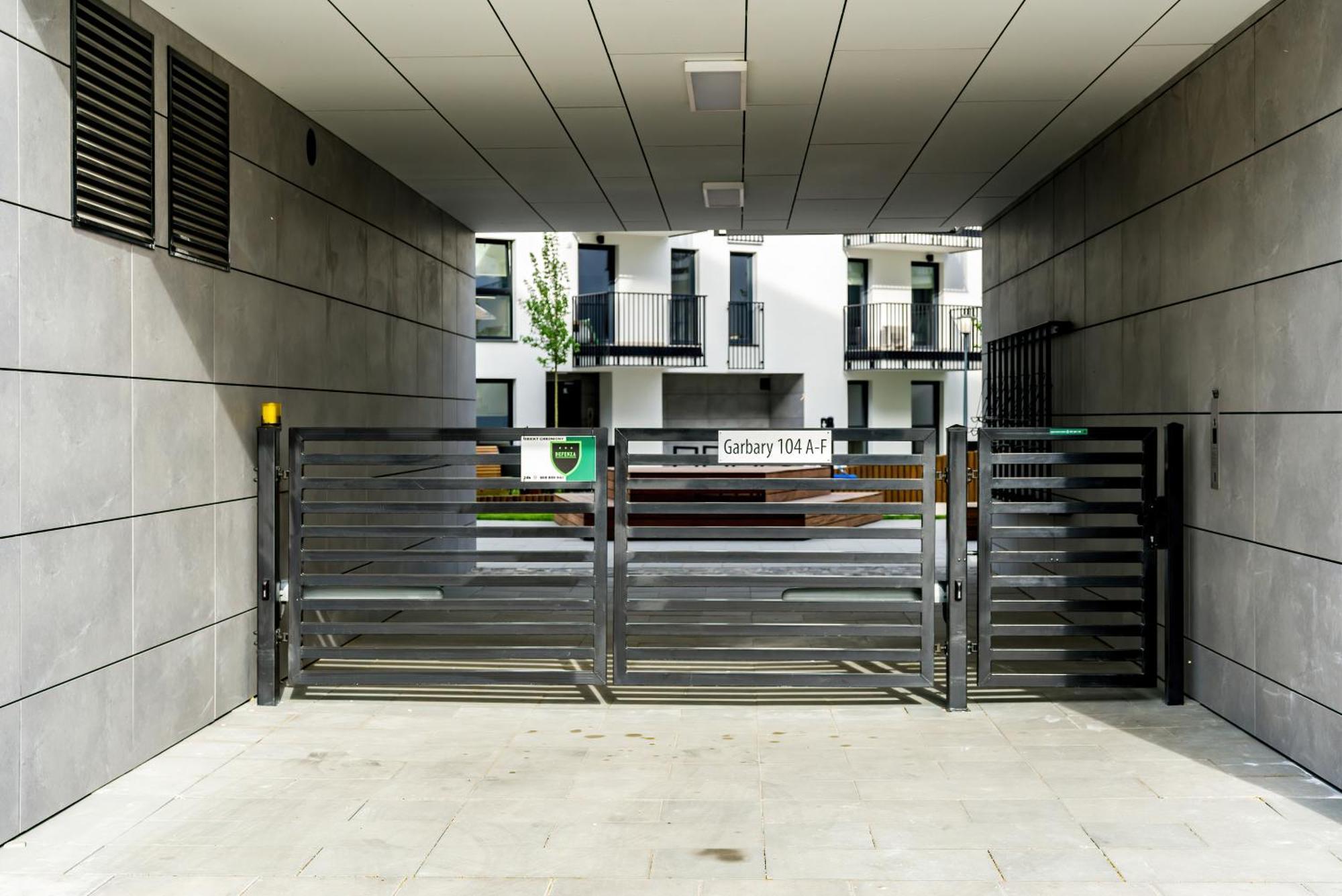 Esencja Apartments With Free Parking Garbary 104 By Noclegi Renters Poznań Exteriör bild