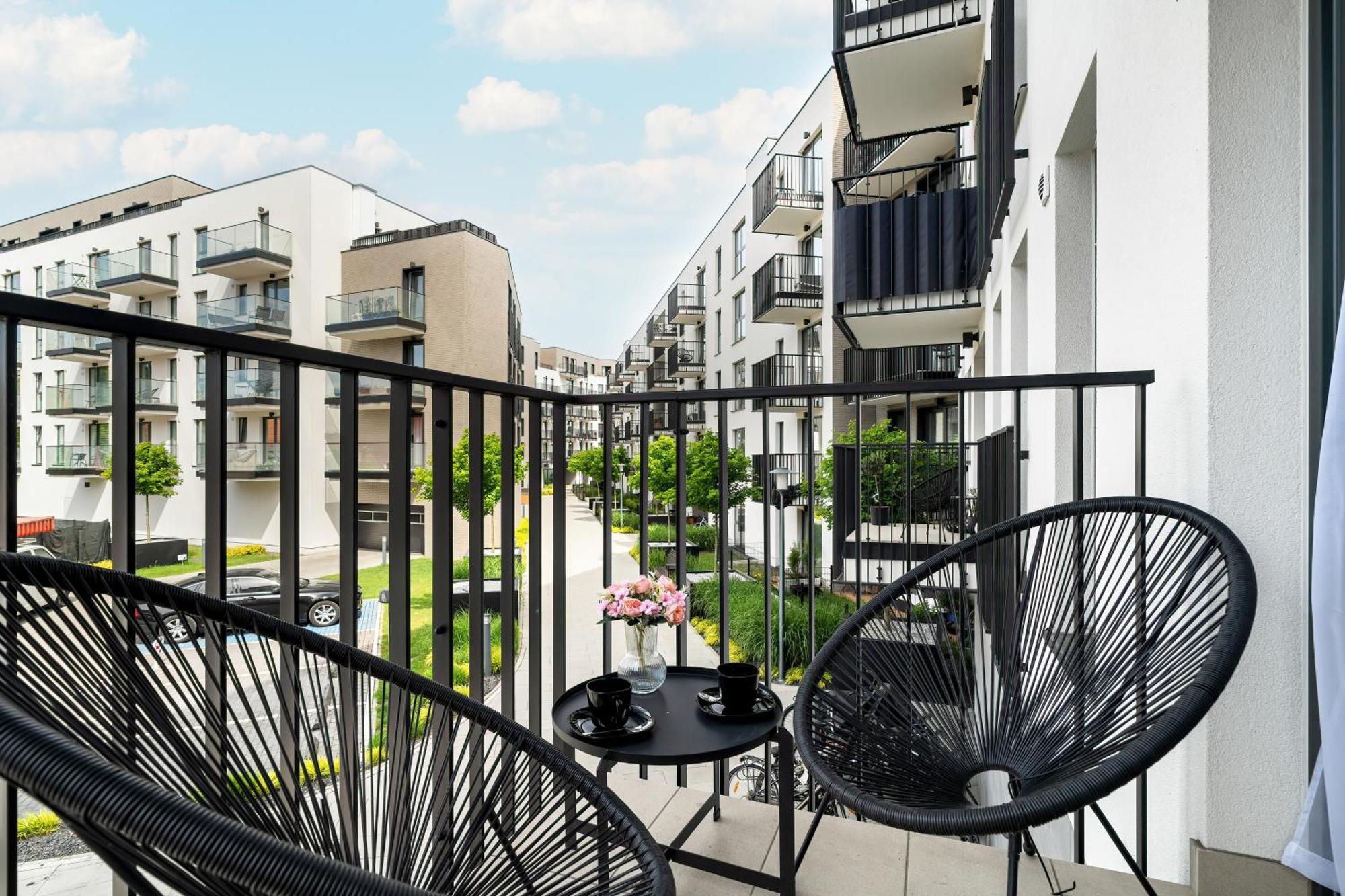 Esencja Apartments With Free Parking Garbary 104 By Noclegi Renters Poznań Exteriör bild