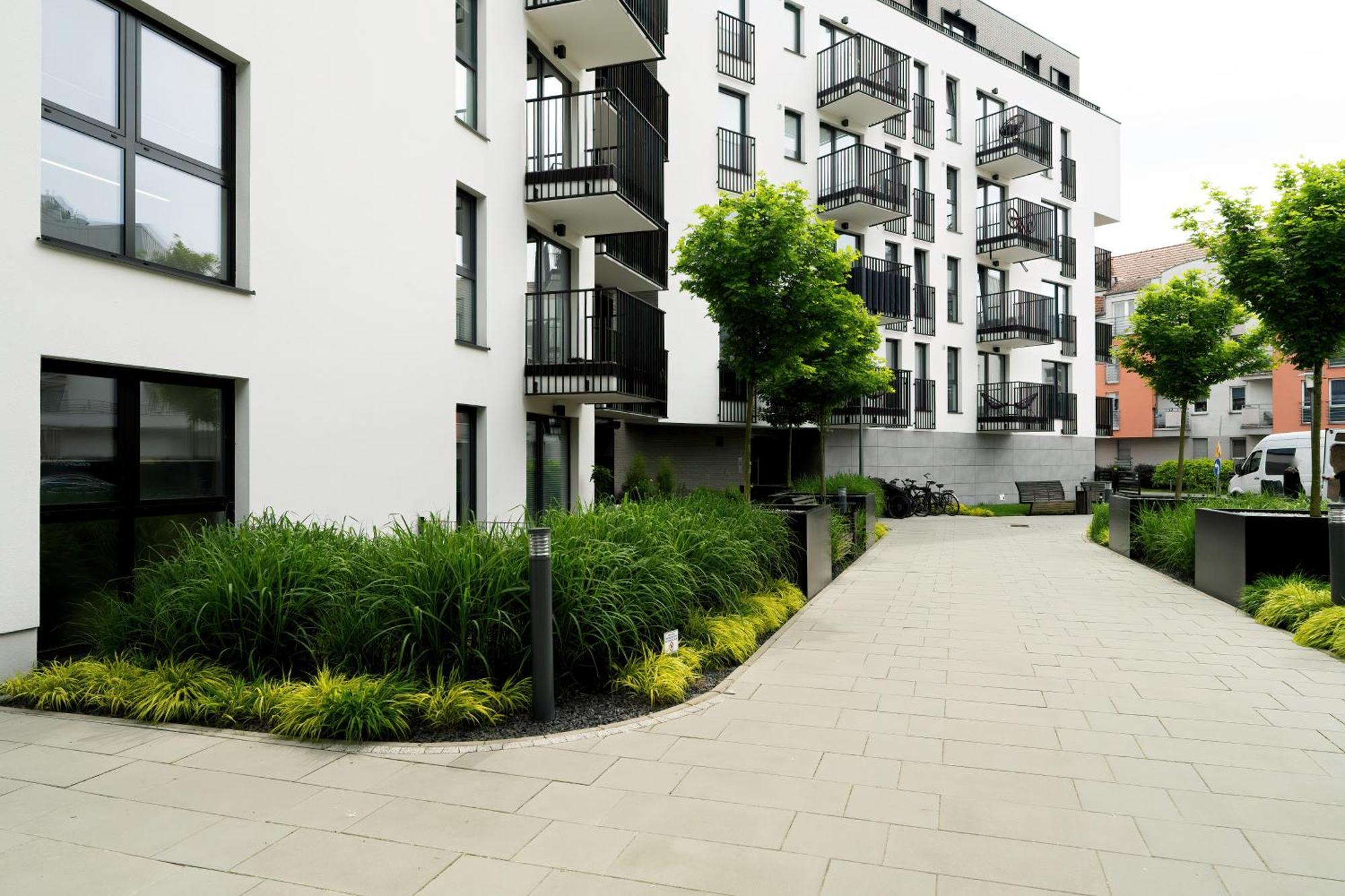 Esencja Apartments With Free Parking Garbary 104 By Noclegi Renters Poznań Exteriör bild