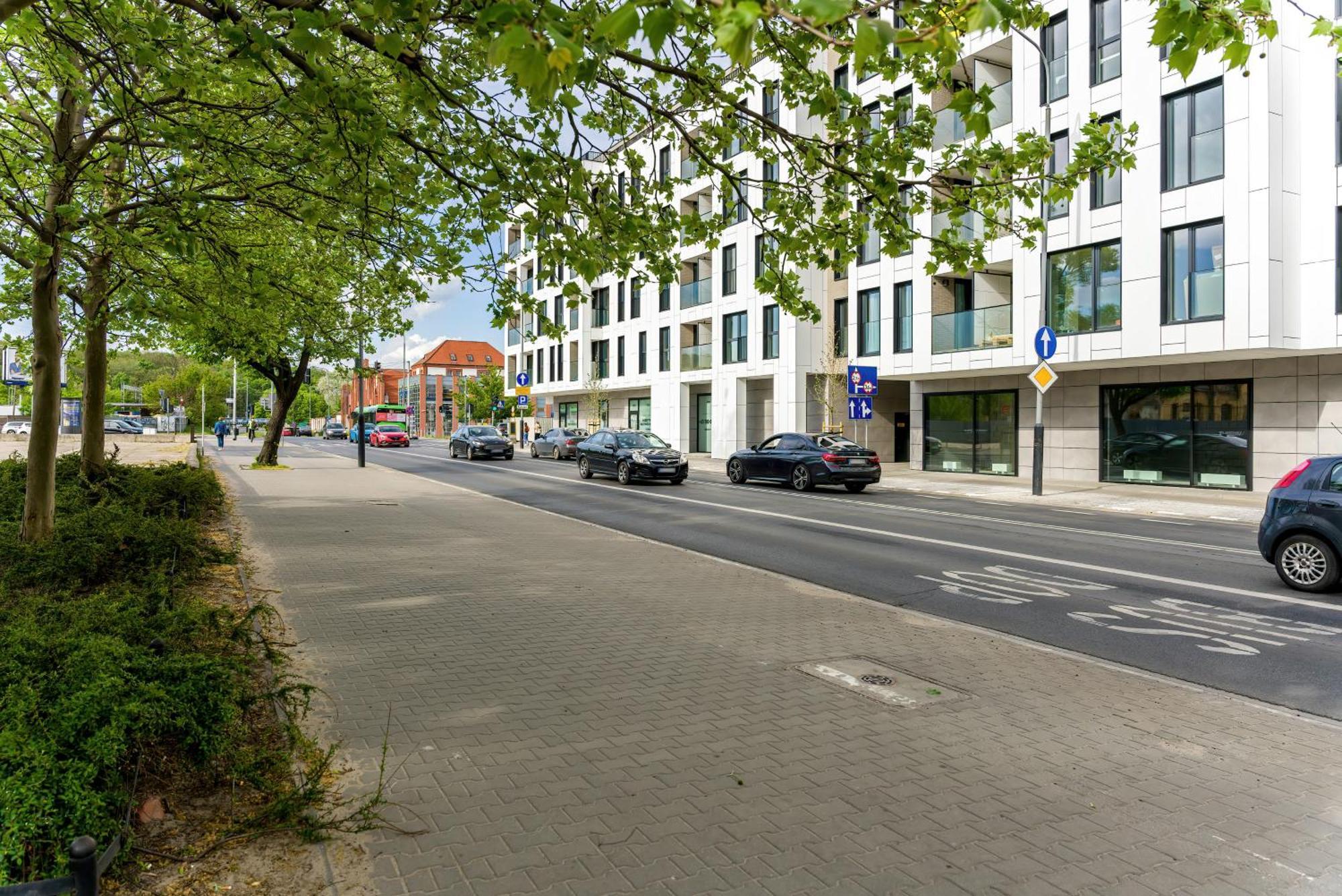 Esencja Apartments With Free Parking Garbary 104 By Noclegi Renters Poznań Exteriör bild