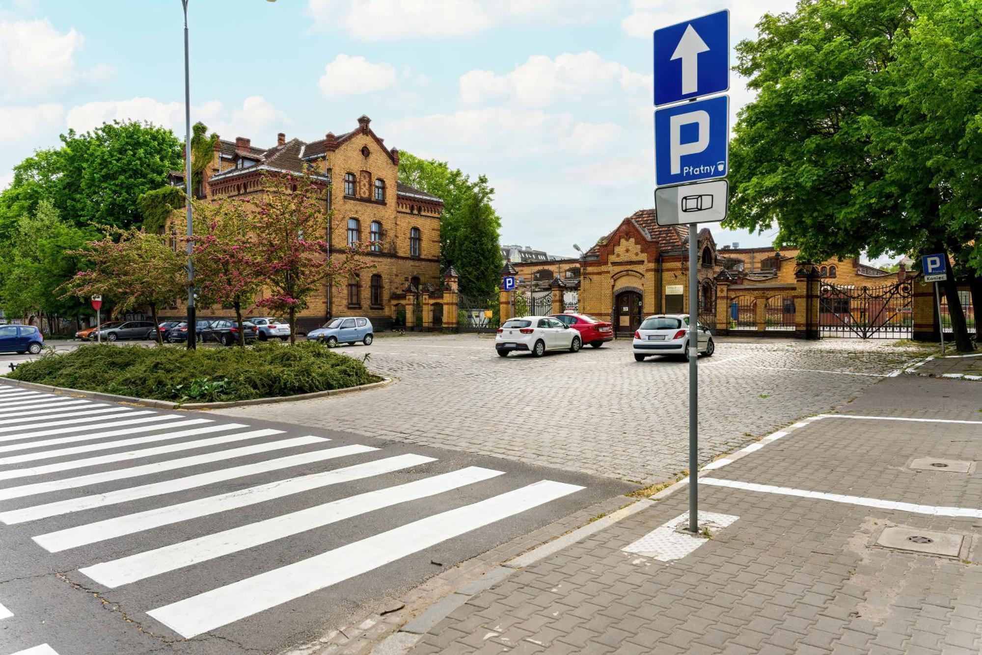 Esencja Apartments With Free Parking Garbary 104 By Noclegi Renters Poznań Exteriör bild